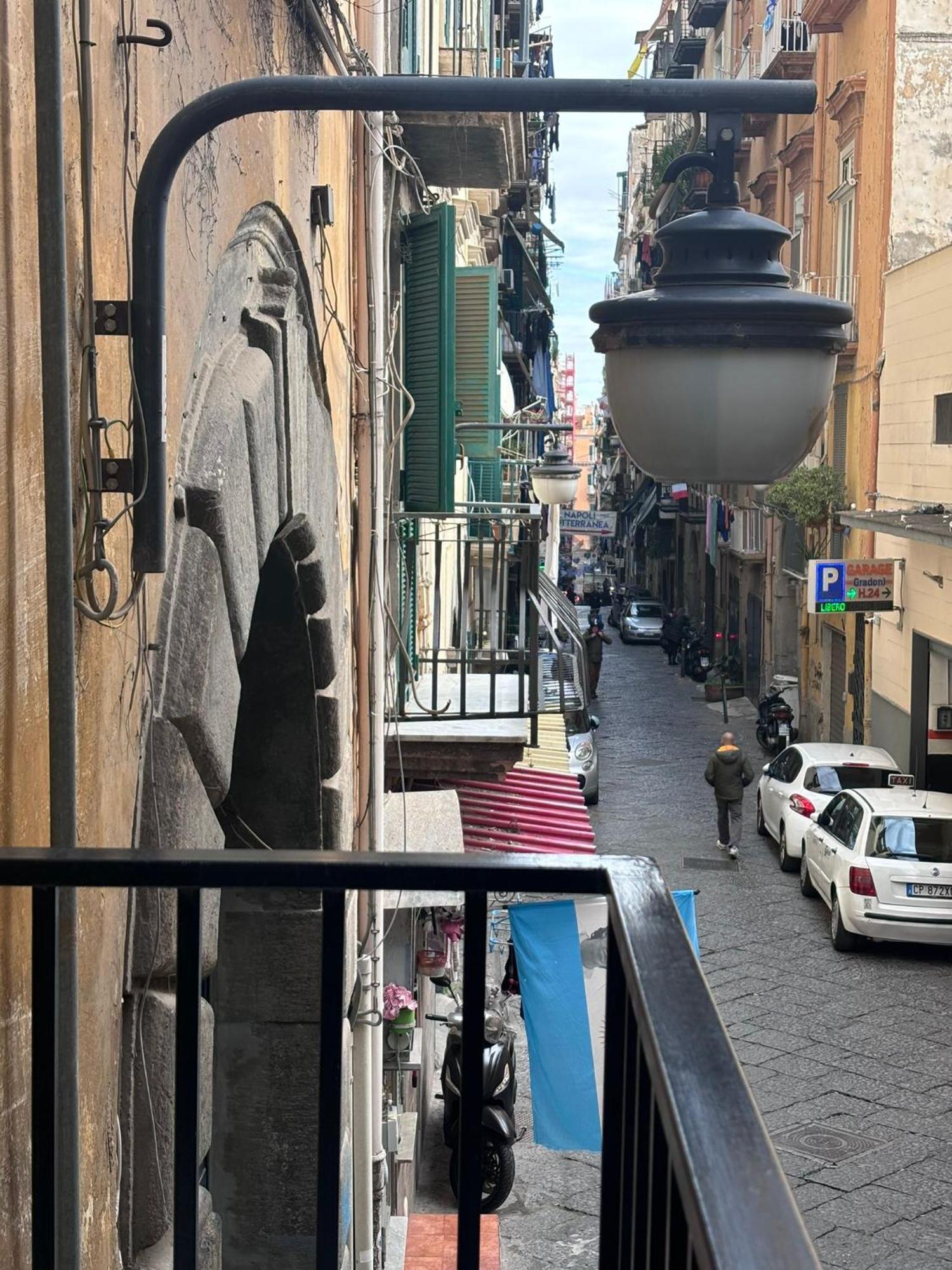 Ai 13 Gradoni Di Chiaia Panzió Nápoly Kültér fotó